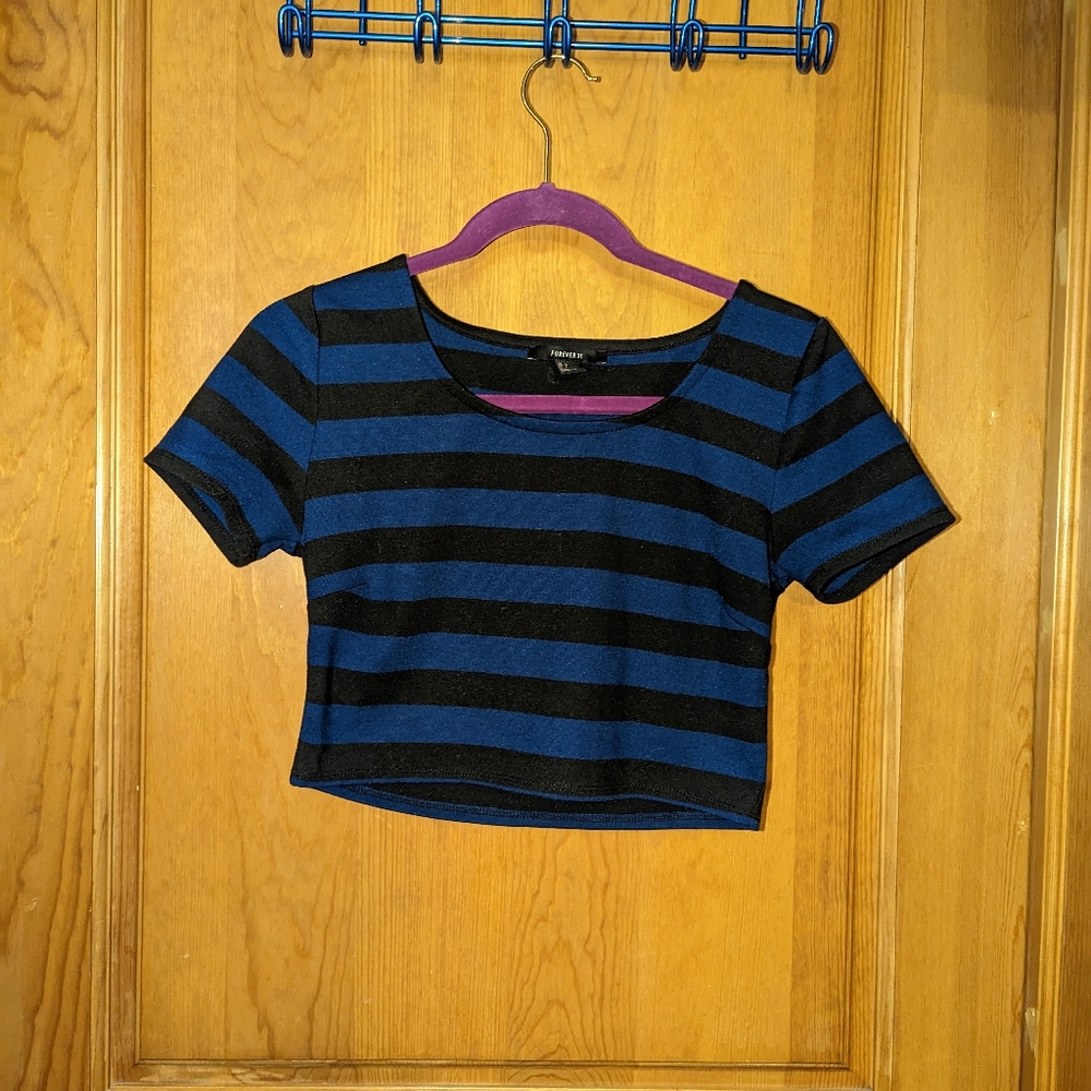 🔴Forever 21 Stripped Crop top🔴
